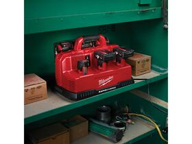 Milwaukee M12-M18 Rapid Charge Station
