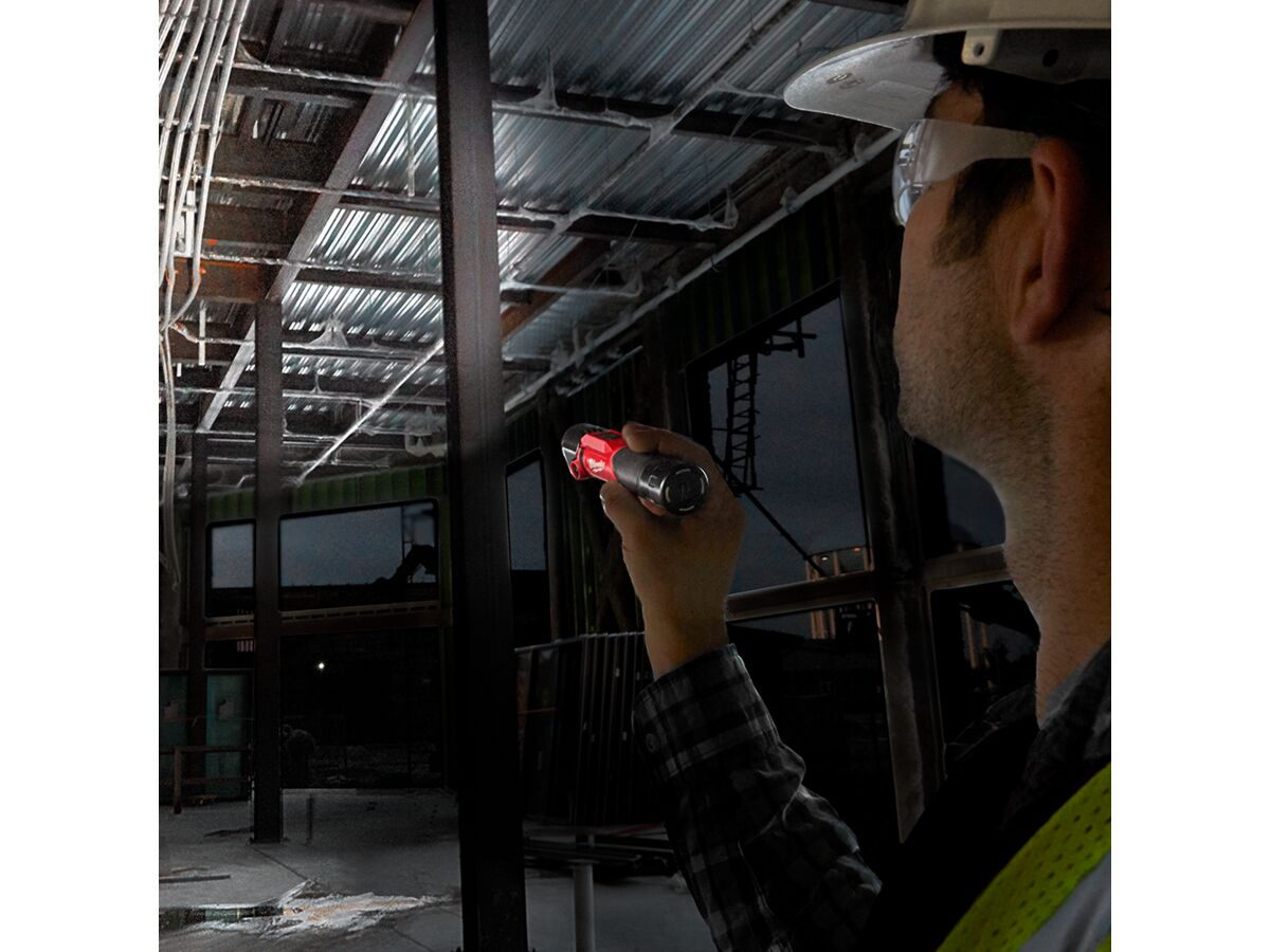 Milwaukee L4PWL-201 REDLITHIUM USB Pivoting Work Light Kit