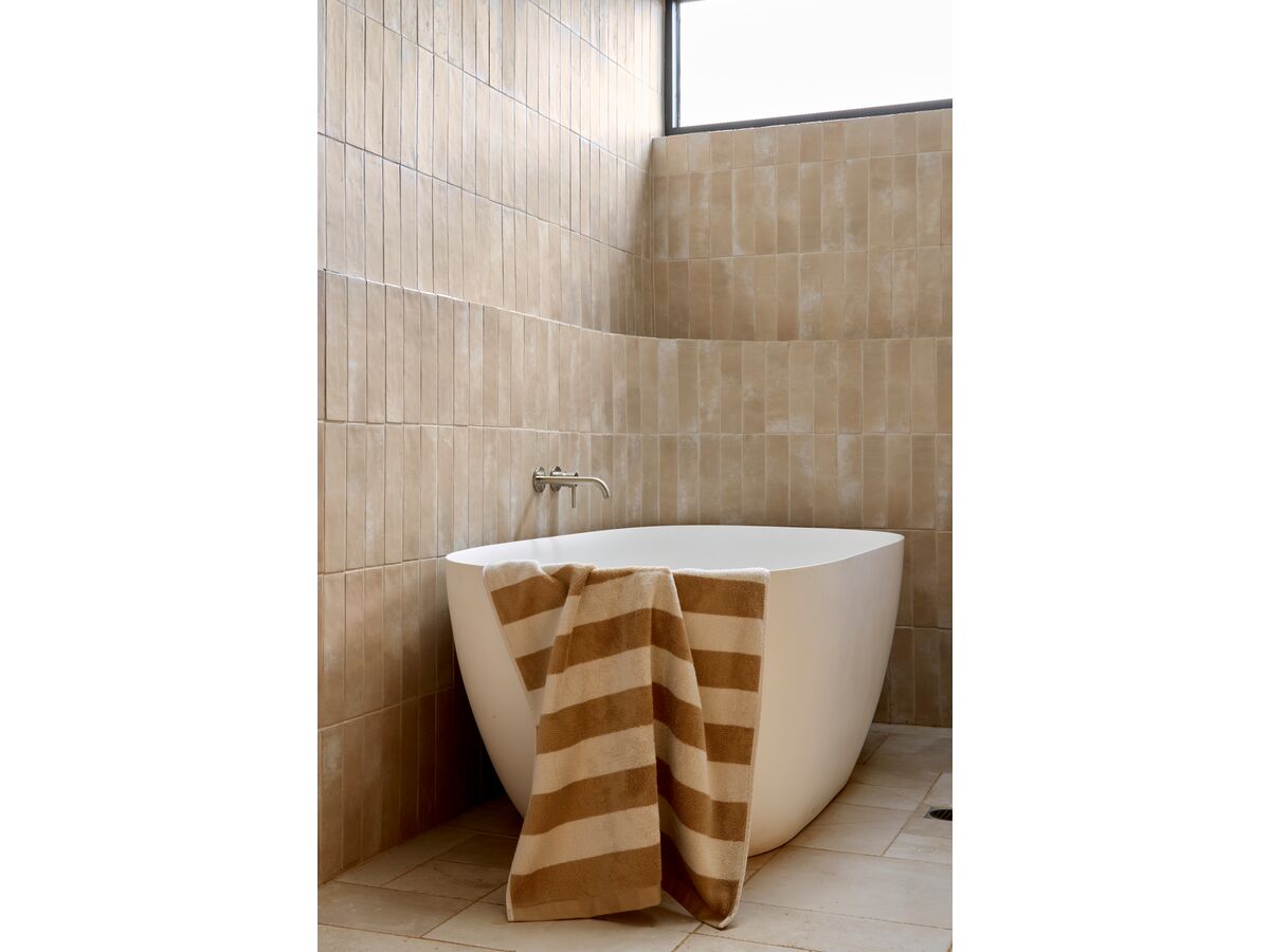 In Situ - Kado Lussi Cast Solid Surface Freestanding Thin Edge Bath with Plug & Waste 1700mm White