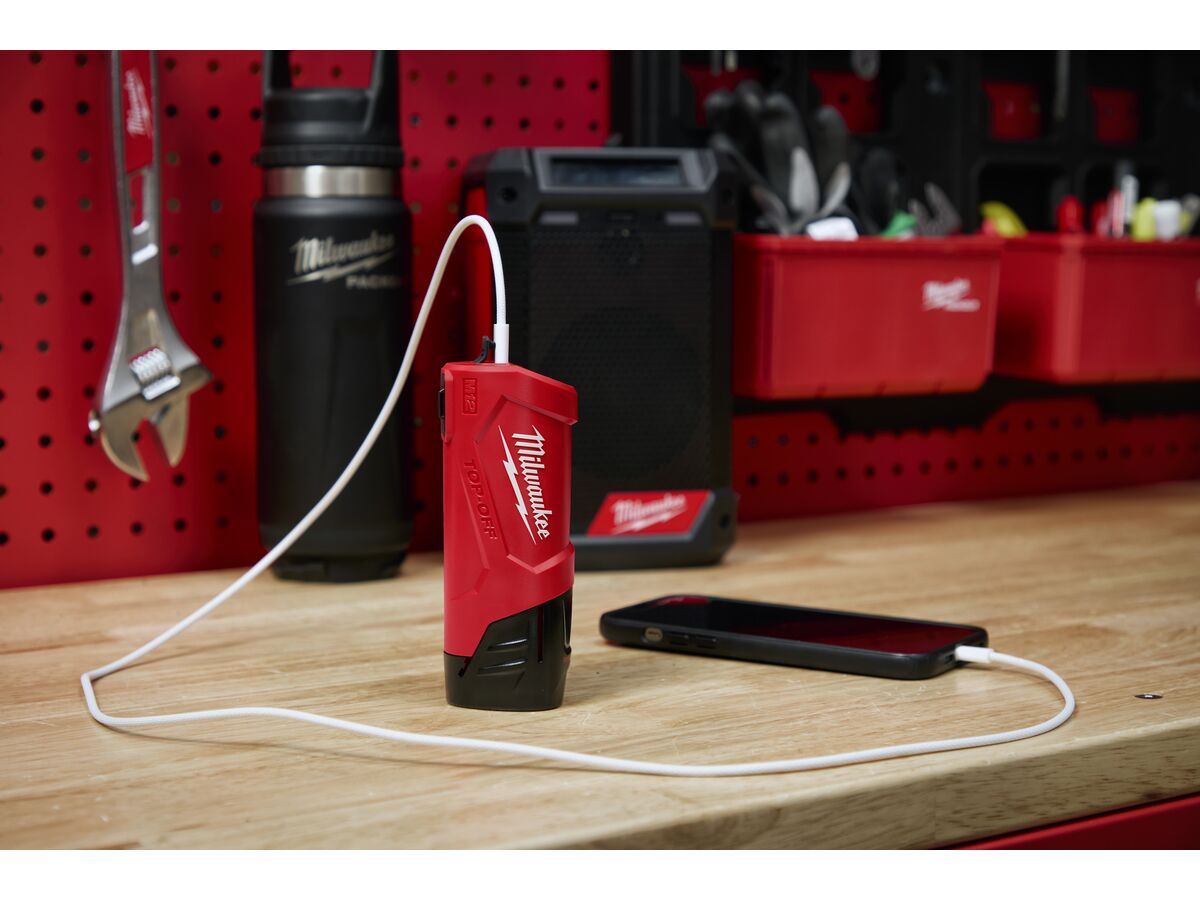Milwaukee M12 USB-C Travel Charger