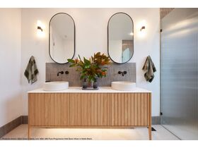 H3 R8 - Master Ensuit Kristy and Brett_05