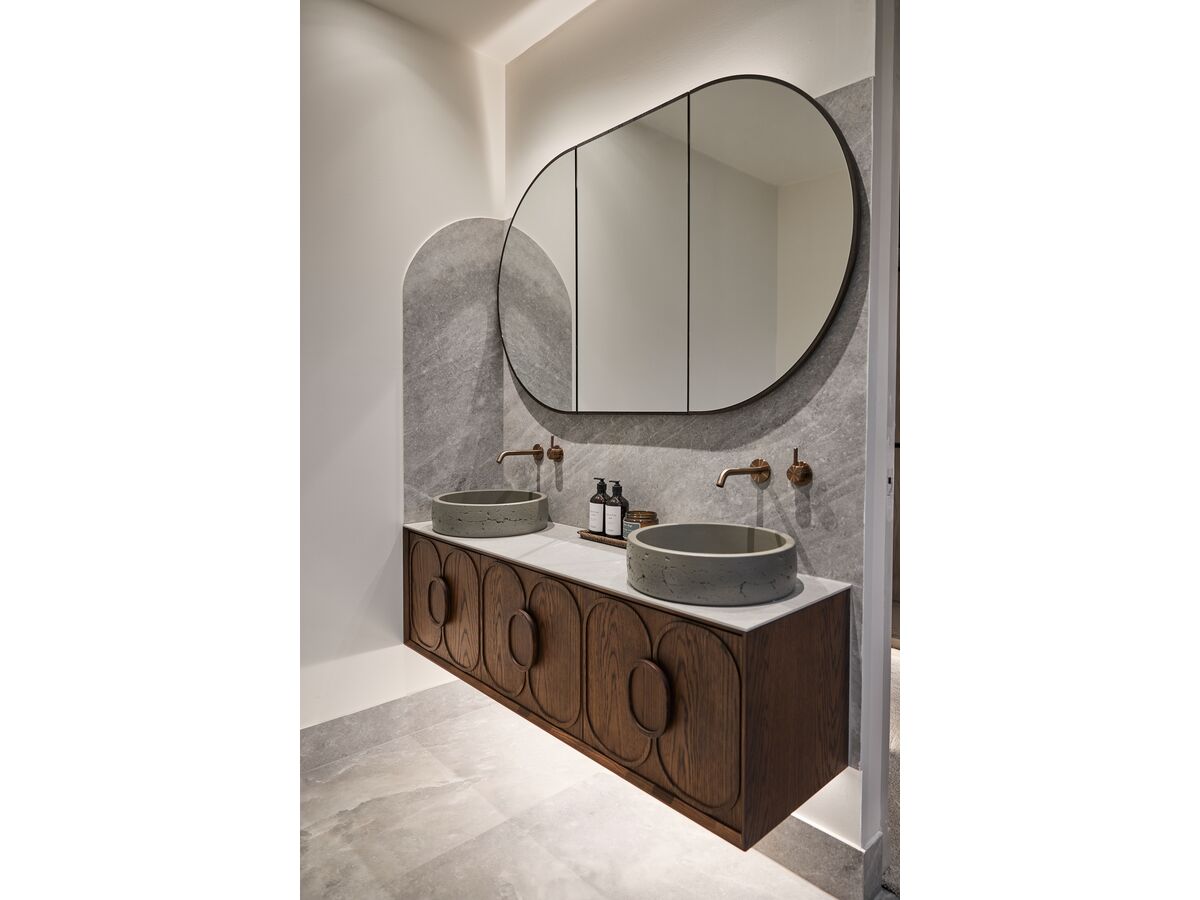 In Situ - ISSY Blossom II 1500 x 450mm Vanity Unit with Three Soft Close Drawers with Handle & ISSY Halo 1500 x 930mm Rounded Triple Mirror with Shaving Cabinet