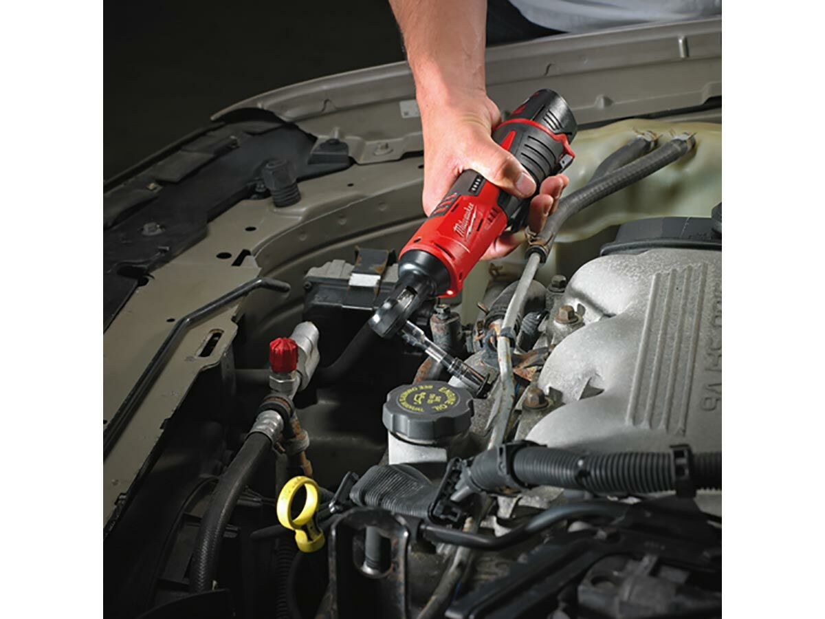 Milwaukee Impact Ratchet Kit 12V 3/8"