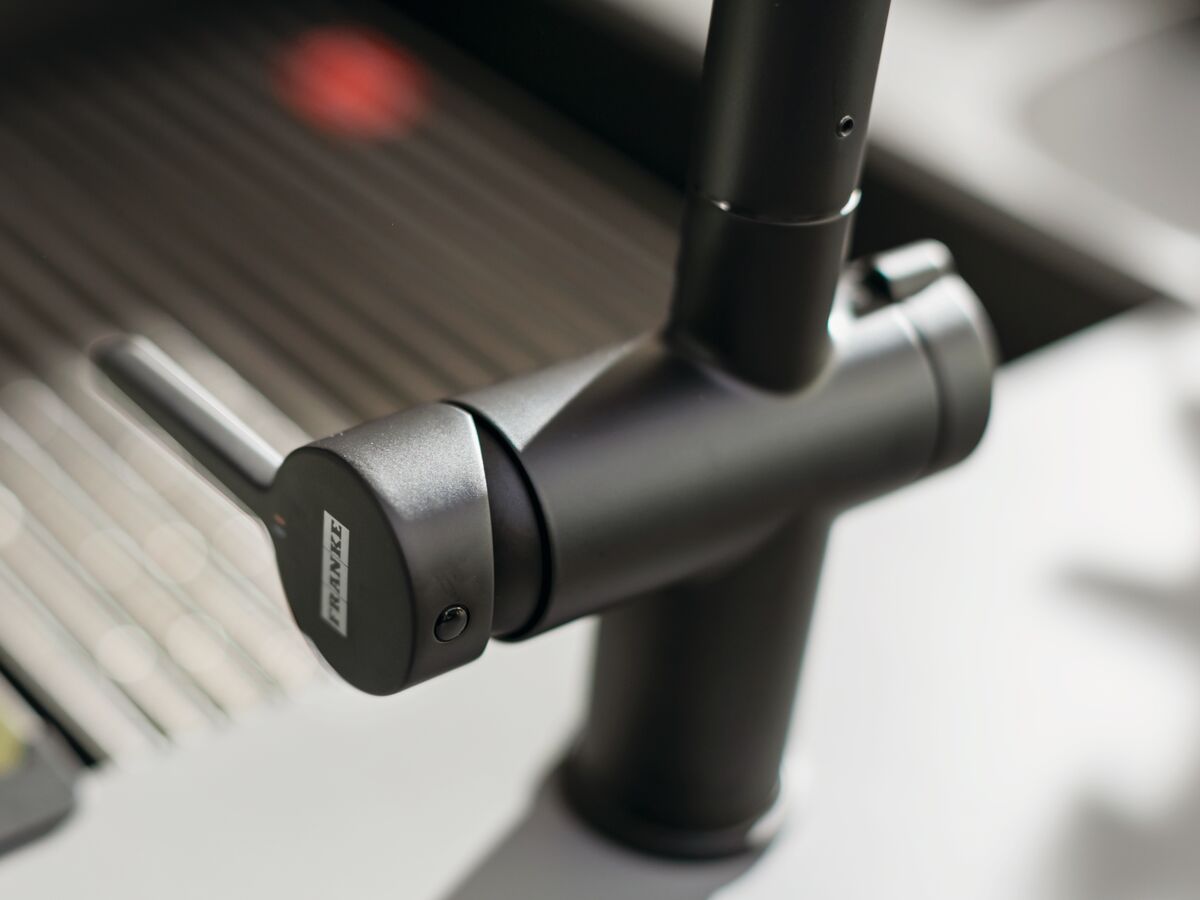 Supporting Image 2 - Franke Active Twist Pull Out Sink Mixer Only Matte Black (5 Star) Lead Free