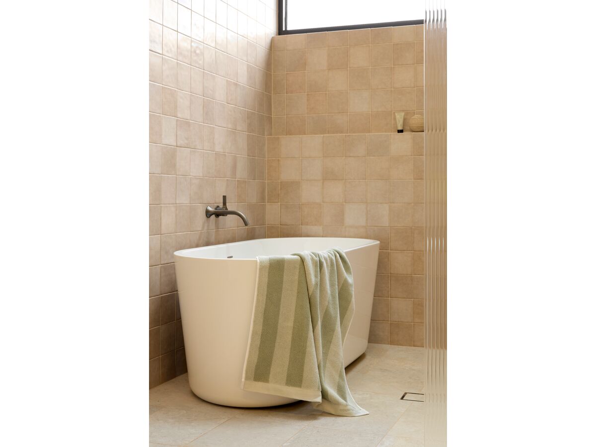 In Situ - Posh Solus Freestanding Bath with Overflow 1500 x 700 x 600mm White