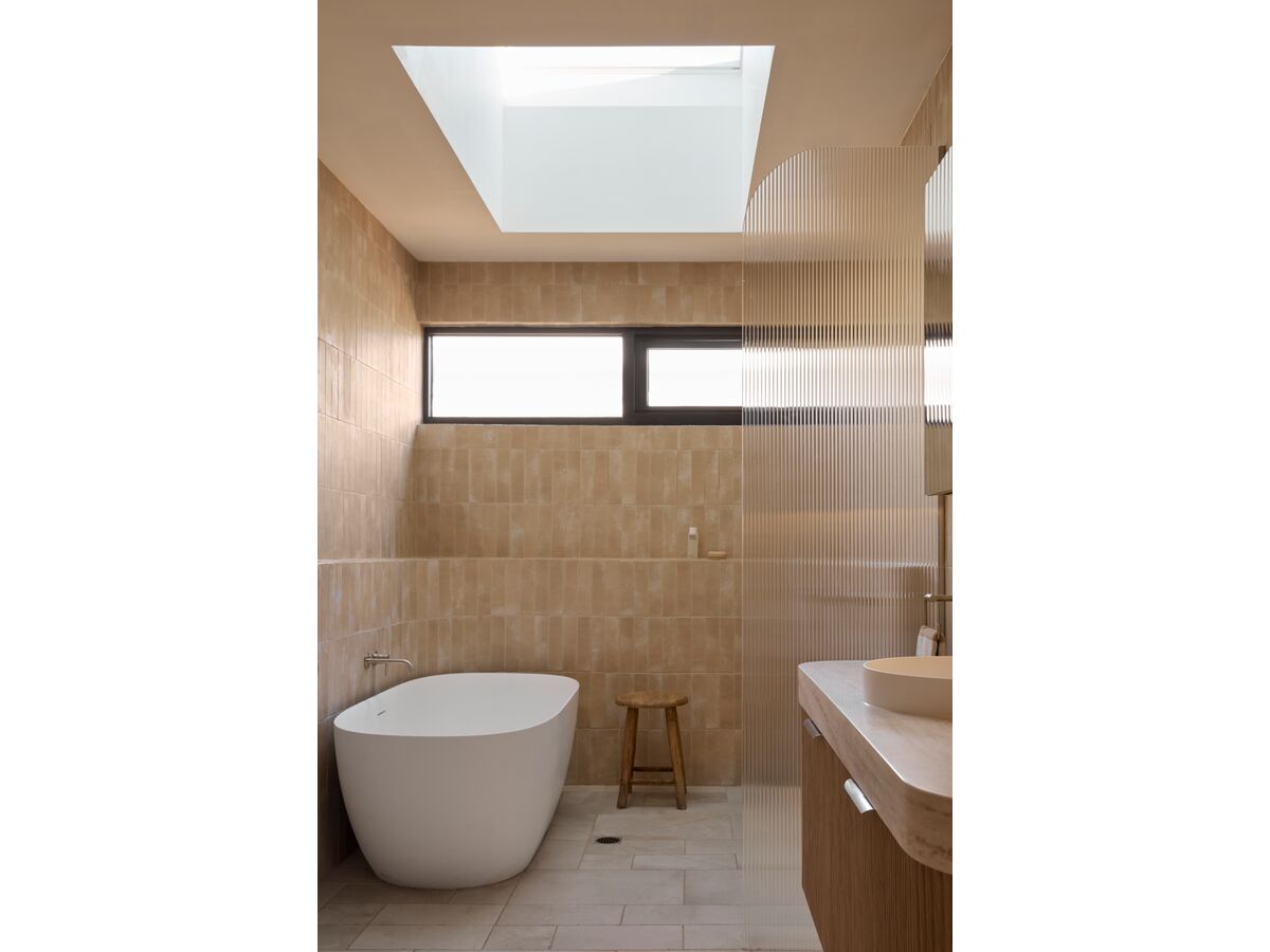In Situ - Kado Lussi Cast Solid Surface Freestanding Thin Edge Bath with Plug & Waste 1700mm White