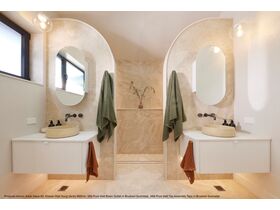 H1 R8 - Master Ensuit Kyle and Leslie_01