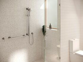 In Situ - Mizu Commercial Bathroom - Shower - Chrome