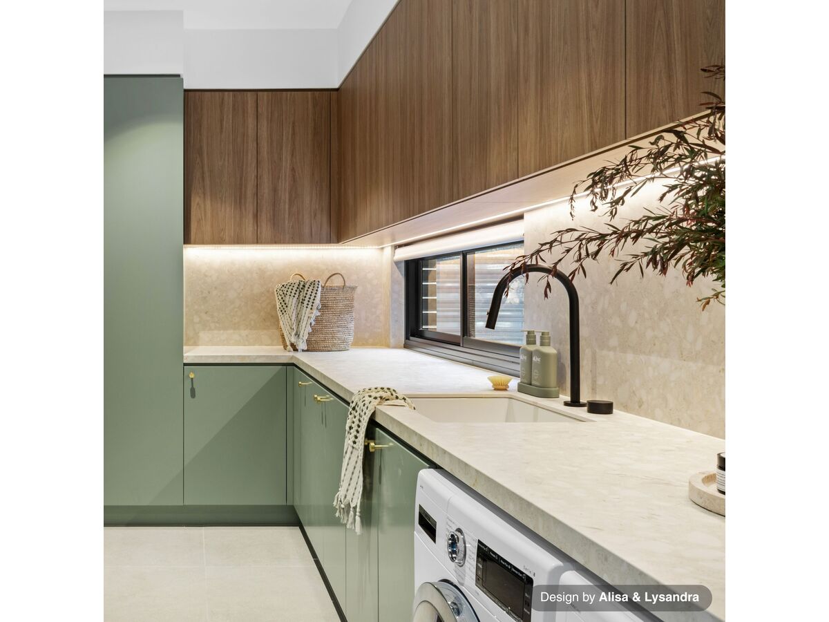 Memo Harper & Sussex Pure (Alisa & Lysandra)