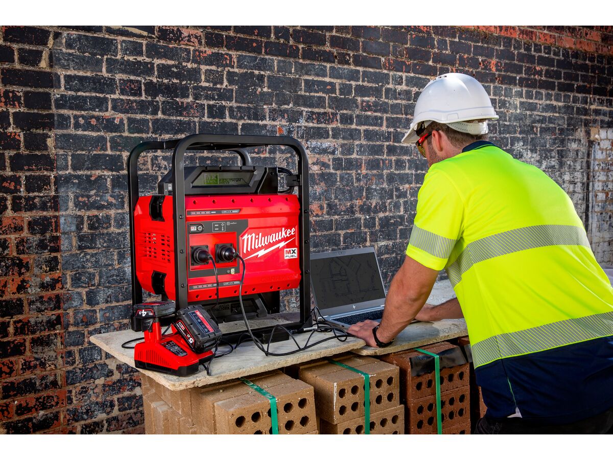 Milwaukee MX FUEL Power Supply