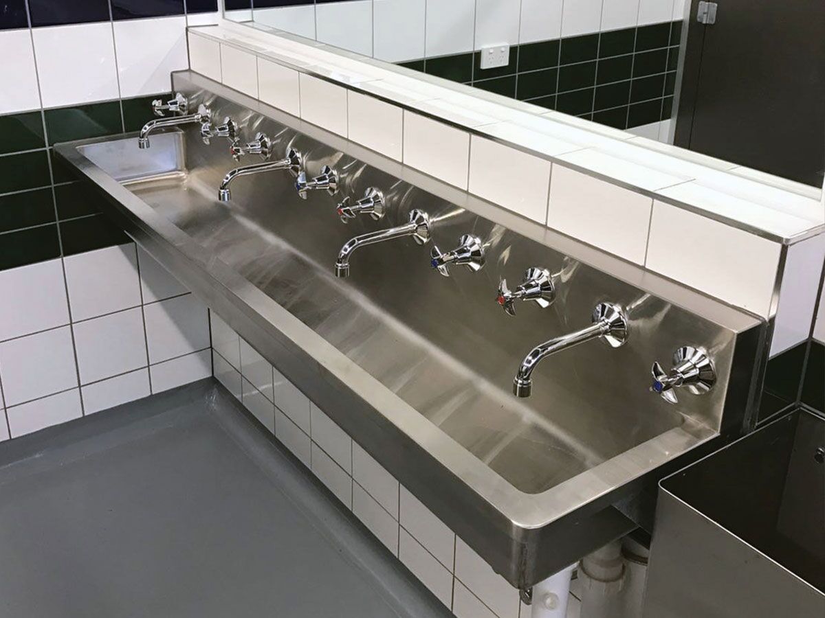 Wall Mounted Sink Set with Upswept Swivel
