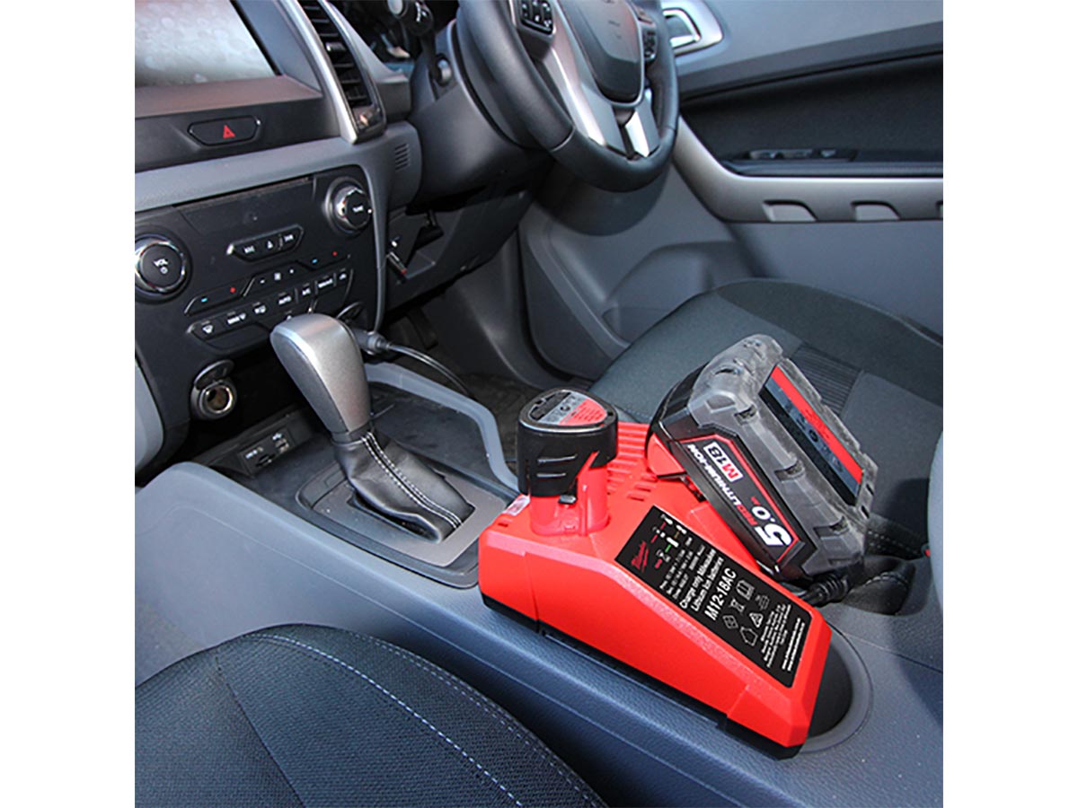 M12-18AC 12V/18V Dual Fast Car Charger