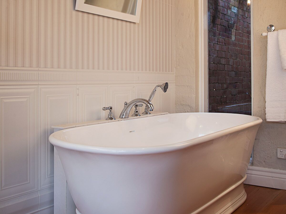 Nicolazzi Adore Hob Bath Set with Handshower Chrome