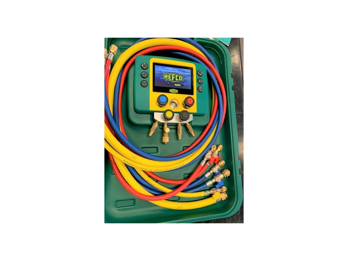Refmate 4 Digital Manifold With 2 Temperature Sensors & 5 x 60" Hoses
