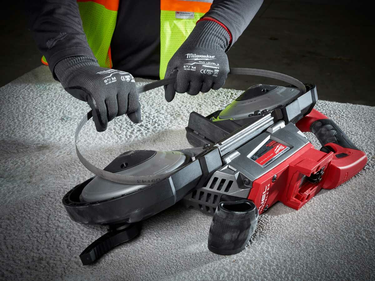 Milwaukee Cut Level 5 Gloves Large from Reece