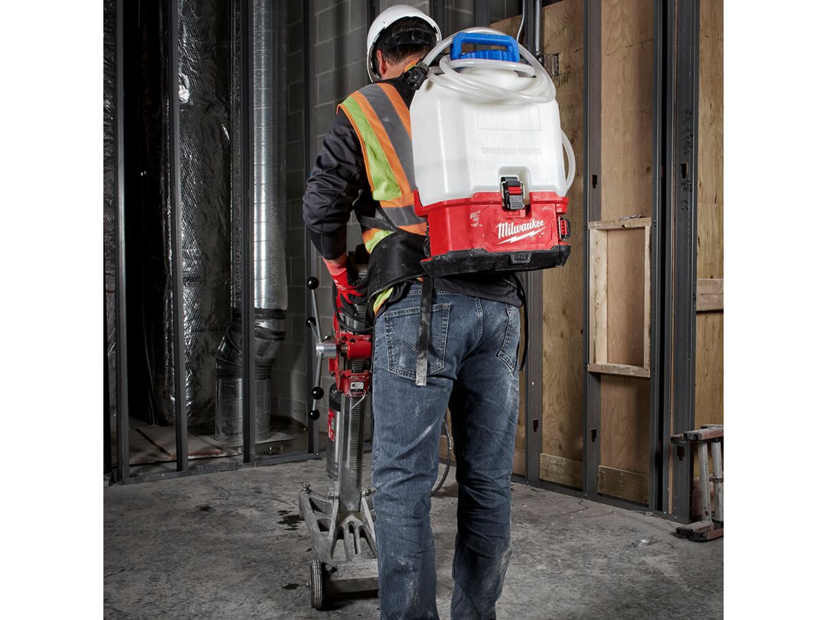 Milwaukee Switch Tank 15ltr M18 Backpack Water Supply Tank with Powered